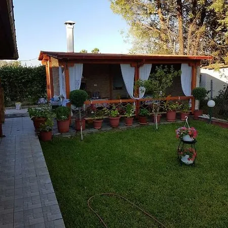 Semesterbostad Nikol House *